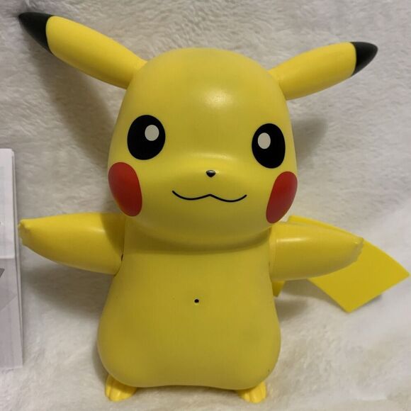 Pokémon Pikachu Train and Play Deluxe Interactive Action Figure 2023 - Picture 3 of 7